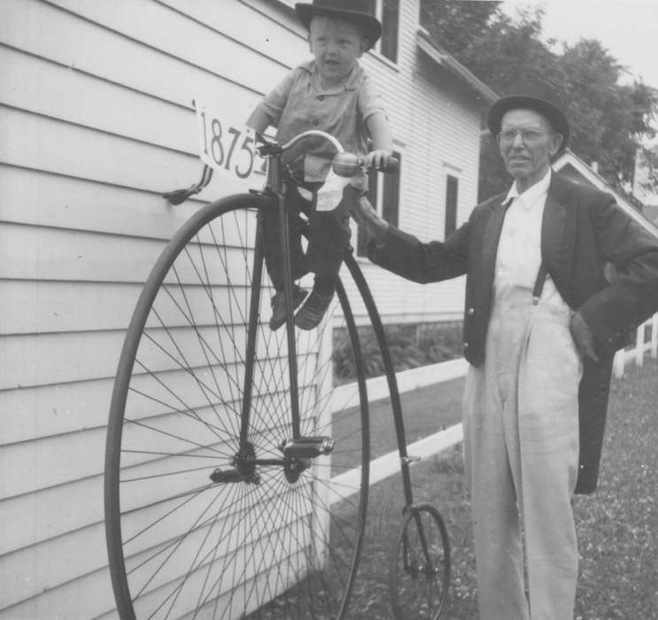 Austin, MN, Iowa History, Leisure, bicycle, Children, Iowa, history of Iowa, Portraits - Group, Godfredson, Larry