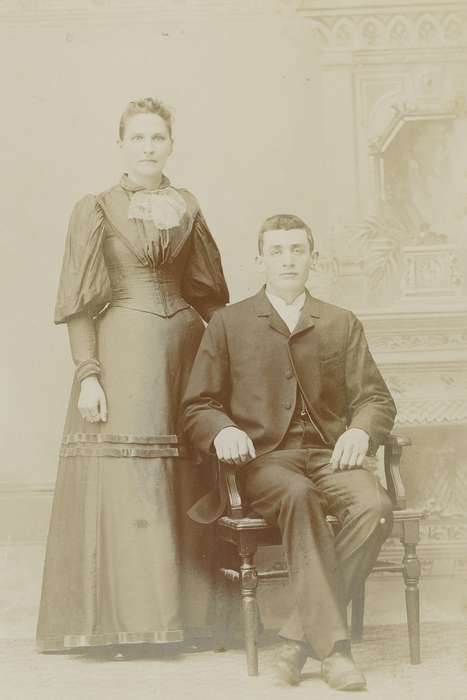 Portraits - Group, sack coat, history of Iowa, Vosburg, M. H., Iowa History, Charles City, IA, woman, couple, jabot, man, cabinet photo, Iowa, painted backdrop