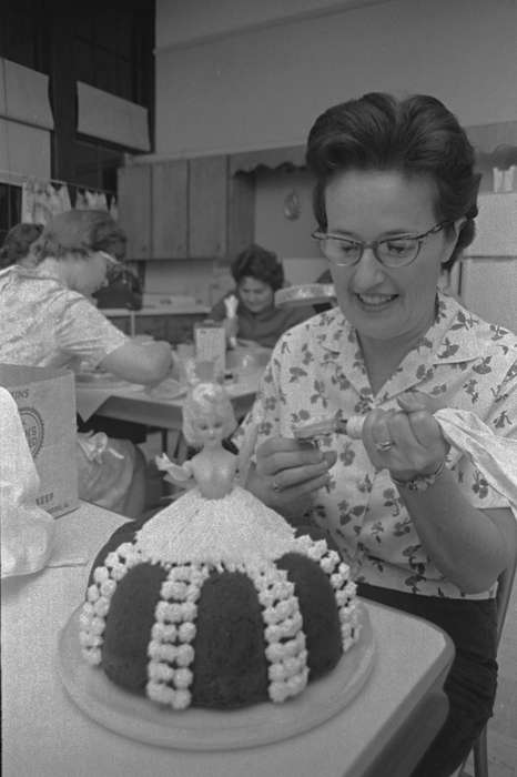 class, cake, Iowa History, Ottumwa, IA, history of Iowa, classroom, Iowa, Lemberger, LeAnn, Schools and Education, Food and Meals