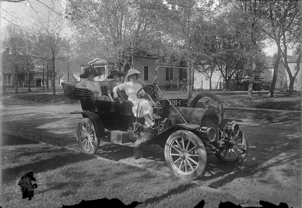 Portraits - Group, history of Iowa, Iowa History, Motorized Vehicles, car, Iowa, Cities and Towns, Waverly Public Library
