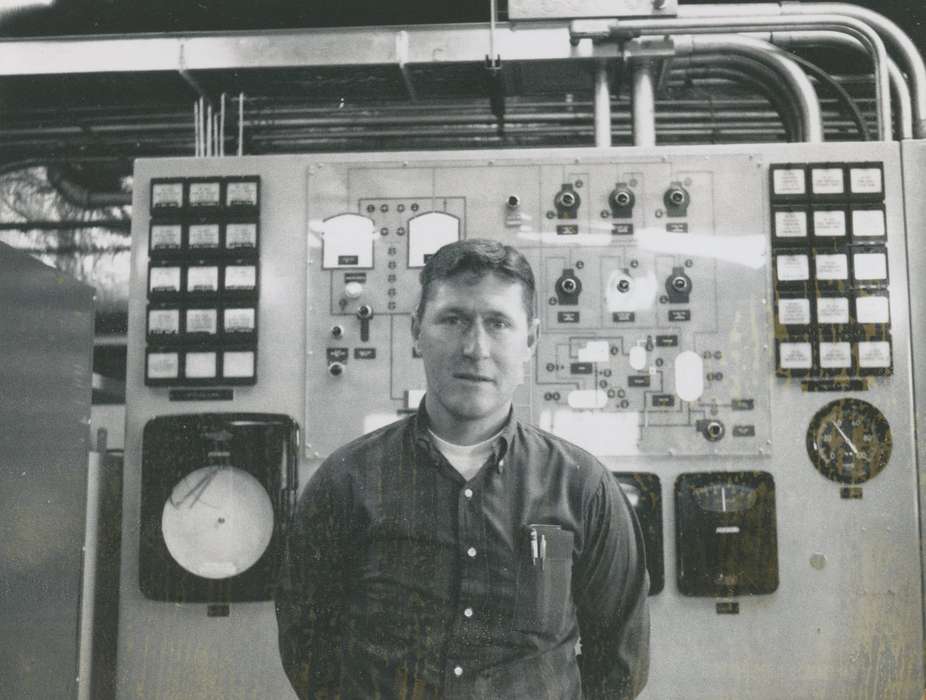 history of Iowa, Iowa History, Businesses and Factories, McVey, Michael and Tracy, Muscatine, IA, Iowa, Labor and Occupations, Portraits - Individual