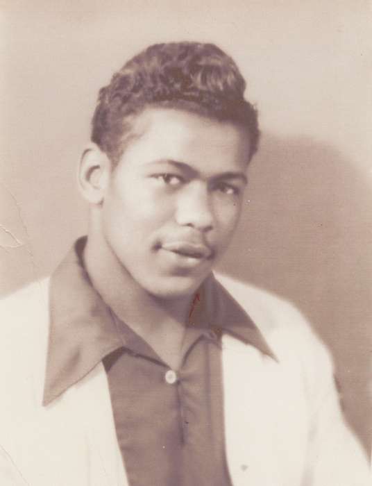 african american, People of Color, history of Iowa, Iowa History, Marshalltown, IA, collar, Robinson, Claudia, Iowa, hairstyle, Portraits - Individual