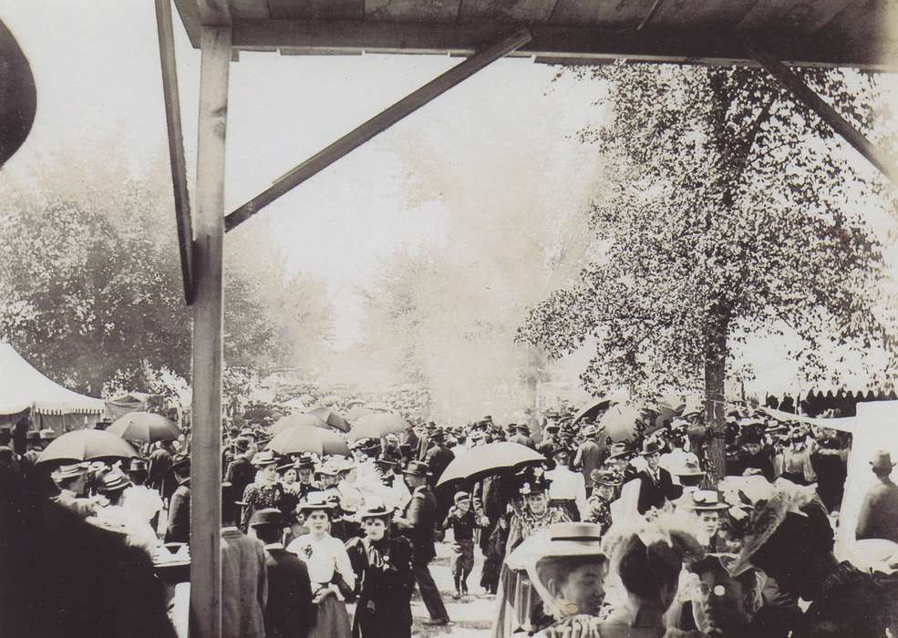 Hatcher, Cecilia, history of Iowa, Iowa History, crowd, Fairs and Festivals, umbrella, Iowa, Anamosa, IA, top hat