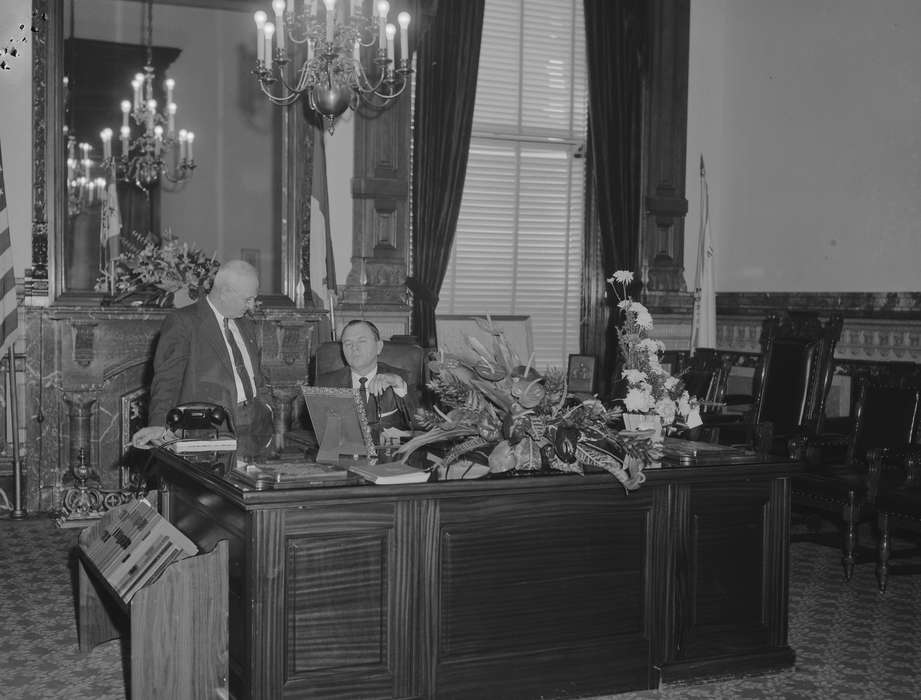 flag, history of Iowa, bouquet, Iowa History, Lemberger, LeAnn, Civic Engagement, governor, office, Iowa, desk, chandelier, Des Moines, IA