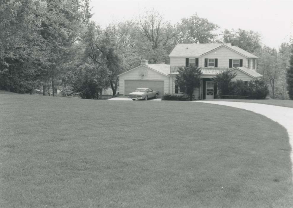 Iowa History, Iowa, Waverly Public Library, front yard, Waverly, IA, house, history of Iowa, Homes, Landscapes