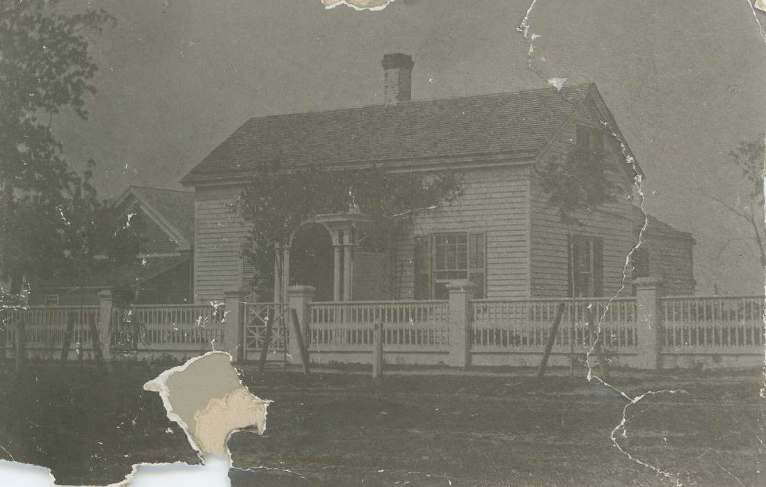 wooden house, history of Iowa, Iowa History, Iowa, Homes, Waverly Public Library, wooden fence