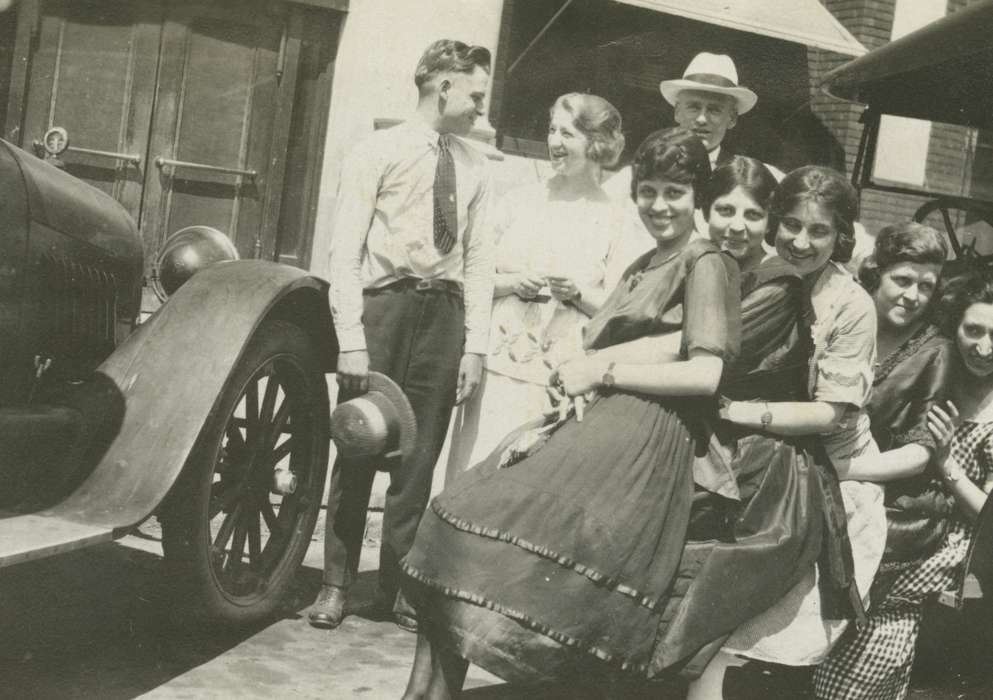 Traer, IA, Motorized Vehicles, Iowa History, Leisure, Iowa, history of Iowa, Portraits - Group, car, Moore, Merlin