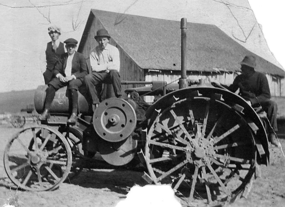 Portraits - Group, work, Iowa, cigarette, Early, IA, farmers, Farming Equipment, Farms, tractor, history of Iowa, Iowa History, Scherrman, Pearl