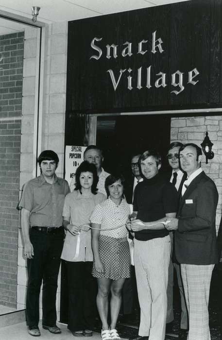 Portraits - Group, history of Iowa, Iowa History, Businesses and Factories, bowl cut, polka-dot, snack, Waverly, IA, mall, turtleneck, sunglasses, Iowa, restaurant, Waverly Public Library, chamber of commerce, Labor and Occupations