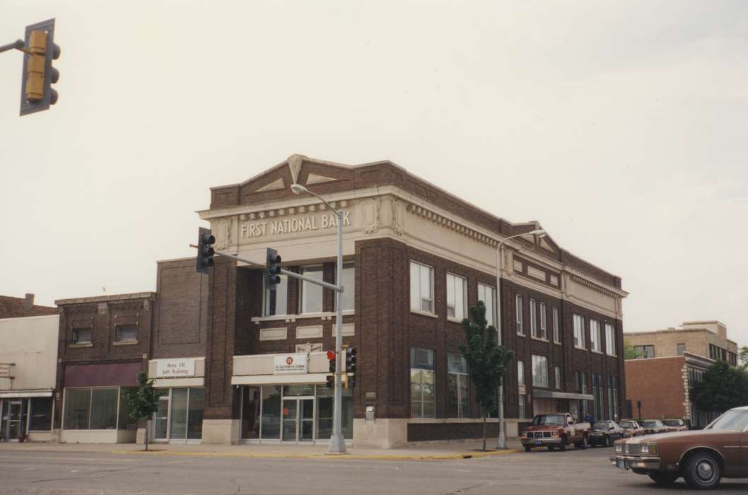mainstreet, Main Streets & Town Squares, history of Iowa, Iowa History, storefront, Motorized Vehicles, Businesses and Factories, brick building, street corner, first national bank, Iowa, Cities and Towns, Waverly Public Library
