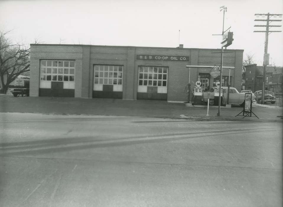 IA, history of Iowa, Iowa, correct date needed, Businesses and Factories, Labor and Occupations, gas station, gas pump, Waverly Public Library, Iowa History