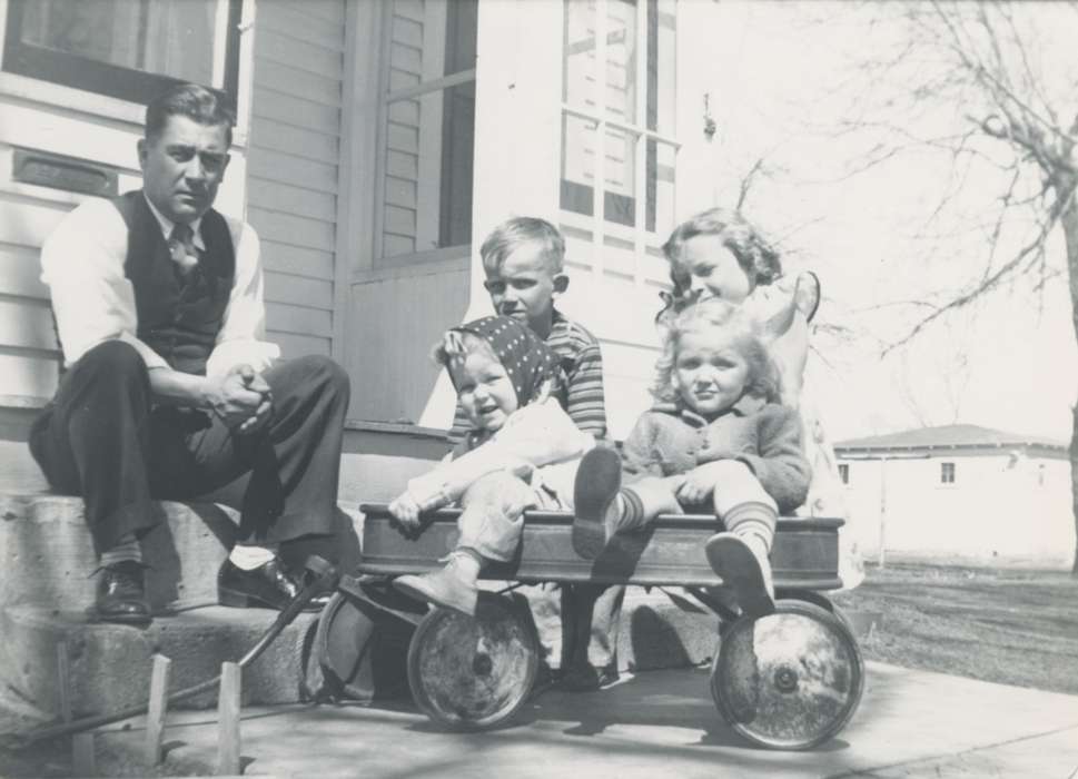 Portraits - Group, Thorson, Kent, history of Iowa, Iowa History, children, Clarinda, IA, wagon, Iowa, Homes, Children