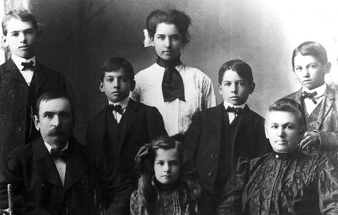 Portraits - Group, twins, Iowa, Families, Children, Early, IA, history of Iowa, Iowa History, Scherrman, Pearl