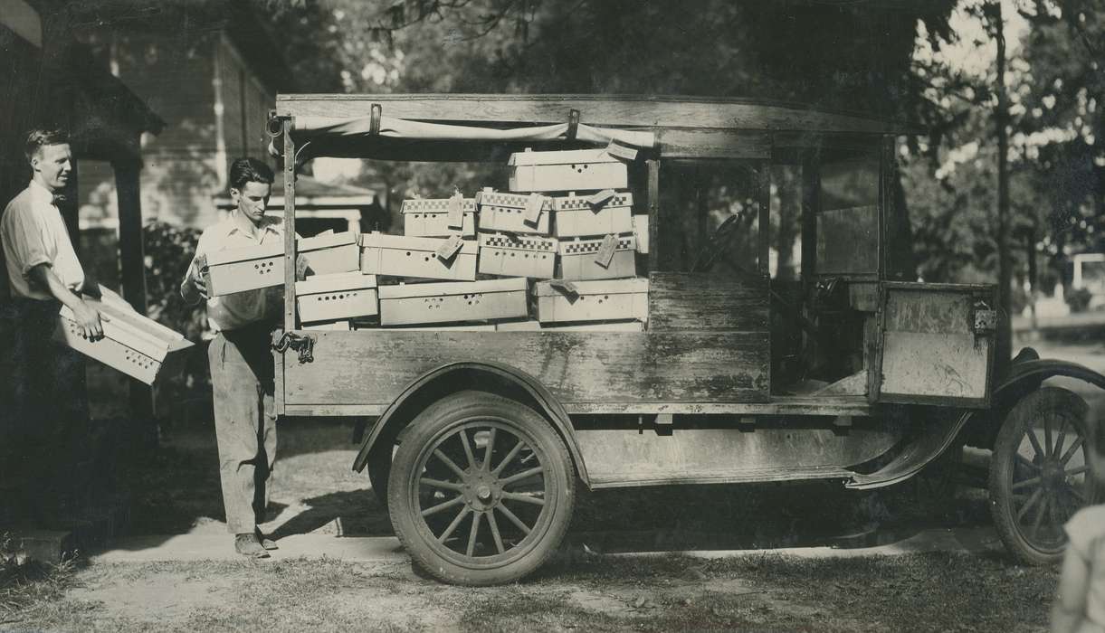 chicks, history of Iowa, hatchery, Iowa History, Motorized Vehicles, Webster City, IA, Businesses and Factories, car, Iowa, McMurray, Doug, Labor and Occupations