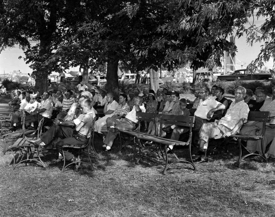 audience, Ottumwa, IA, history of Iowa, Lemberger, LeAnn, Iowa, Cities and Towns, park, Iowa History, bench, Leisure