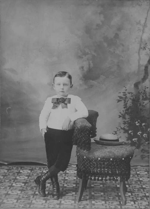 bow tie, history of Iowa, Iowa History, IA, bow, Becker, Alfred, floor cloth, high buttoned shoes, chair, knickers, Iowa, painted backdrop, straw hat, Children, hat, Portraits - Individual