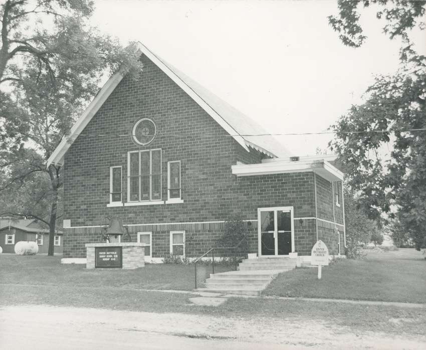 Waverly Public Library, methodist, Religious Structures, bell, Iowa History, history of Iowa, Iowa, Frederika, IA, church, sign, stained glass