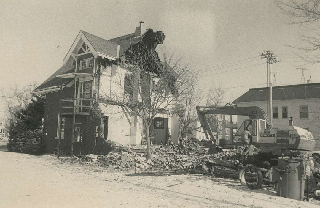 wooden house, Labor and Occupations, excavator, case, Homes, Waverly Public Library, demolition, history of Iowa, Iowa, rubble, Wrecks, Iowa History, Waverly, IA