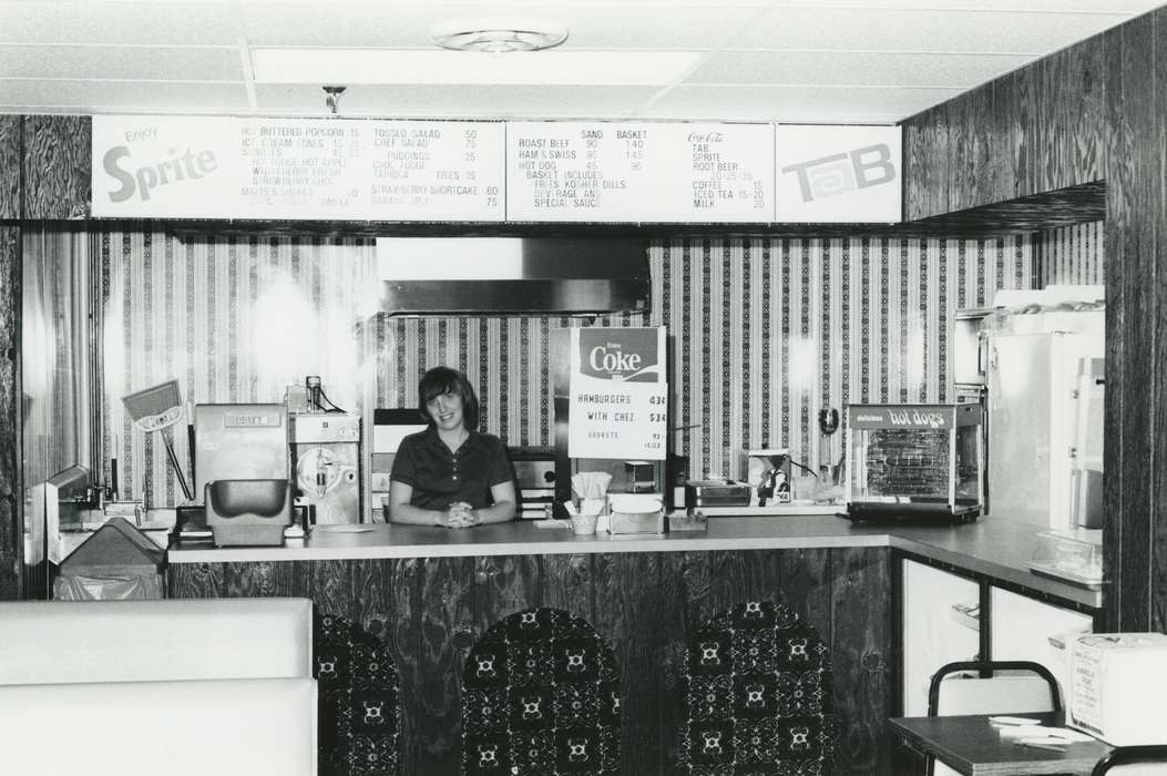 Portraits - Individual, history of Iowa, snack, Businesses and Factories, soda, Waverly Public Library, Iowa, Food and Meals, pop, pop machine, Iowa History, popcorn, sprite, sandwich, ice cream, soda fountain, burger, Waverly, IA, mall, hot dog, counter, Labor and Occupations, coke