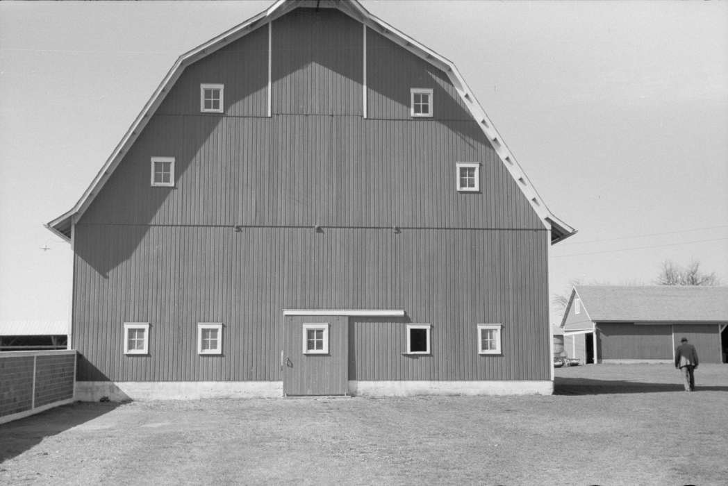 Library of Congress, history of Iowa, barnyard, Iowa, Barns, Iowa History, Farms, brick fence, barn door