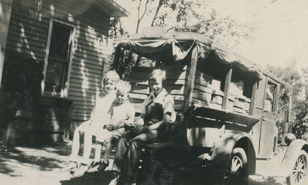 Portraits - Group, Iowa, truck, Webster City, IA, McMurray, Doug, Children, hatchery, Labor and Occupations, history of Iowa, Motorized Vehicles, Iowa History