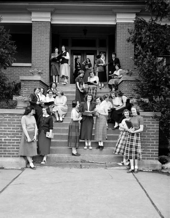 Portraits - Group, history of Iowa, women, Ottumwa, IA, Iowa History, girl, Iowa, Lemberger, LeAnn