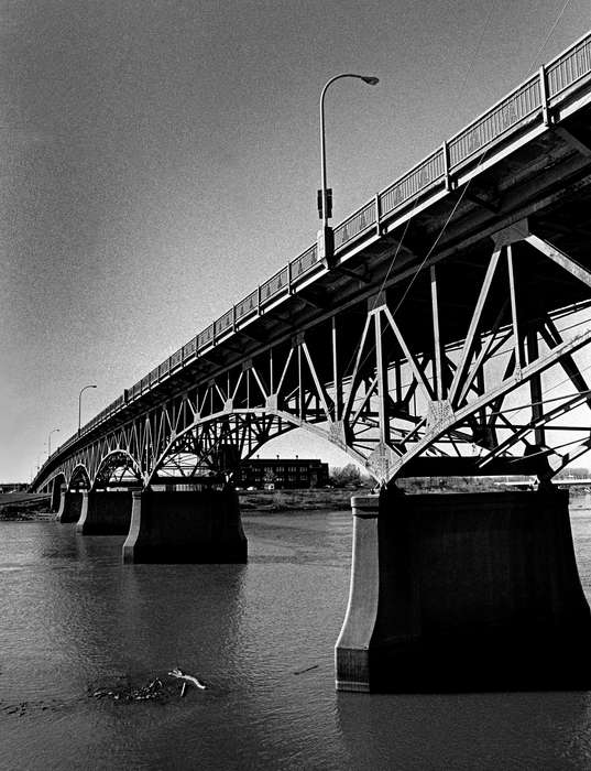 street light, bridge, Cities and Towns, Iowa History, Lakes, Rivers, and Streams, Iowa, Lemberger, LeAnn, Ottumwa, IA, river, history of Iowa