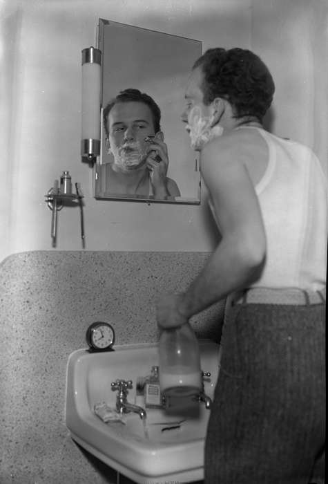 shaving, Cedar Falls, IA, mirror, history of Iowa, Iowa History, uni, iowa state teachers college, UNI Special Collections & University Archives, sink, Iowa, Schools and Education, bathroom, university of northern iowa