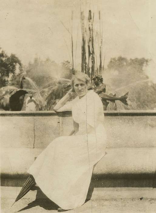 history of Iowa, Iowa History, fountain, umbrella, Wilson, Dorothy, Iowa, USA, dress, Leisure, bench, Portraits - Individual