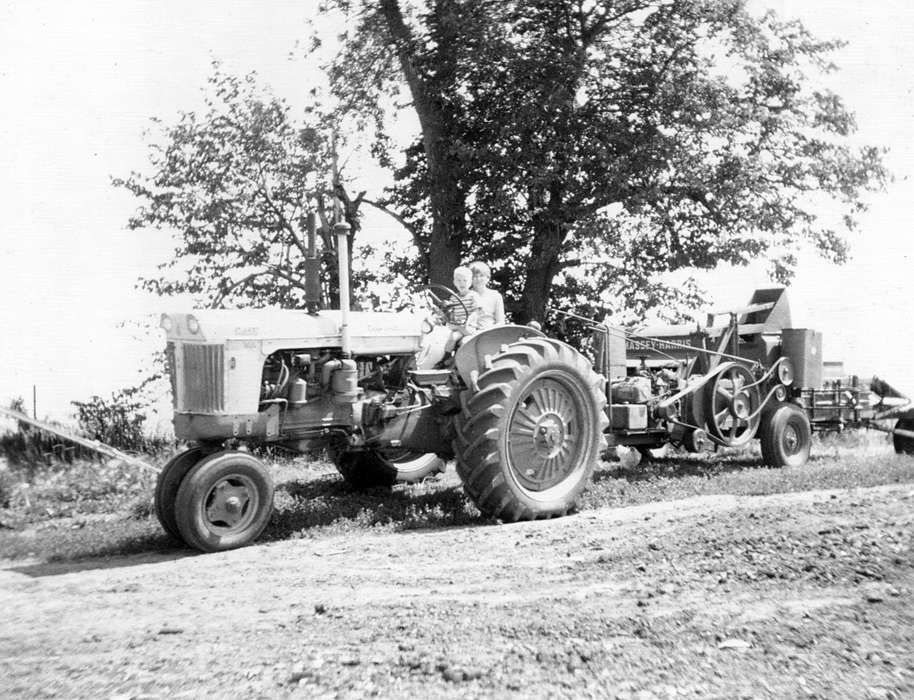 Portraits - Group, tractor, Iowa History, Iowa, Johnson, JB, Farms, Duncan, IA, Farming Equipment, Children, history of Iowa