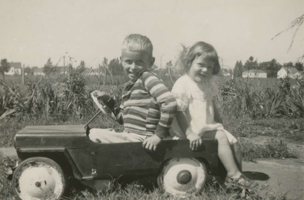 Portraits - Group, history of Iowa, Iowa History, car, toy, Iowa, Evansdale, IA, Avis, Linda, Farms, sibling, Children