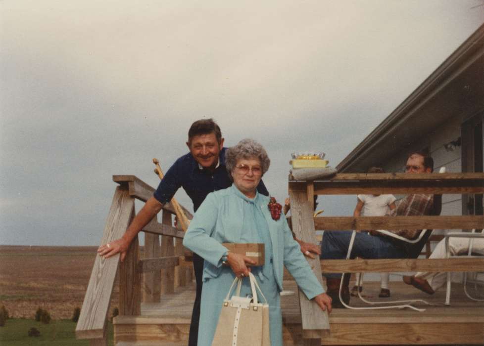 Portraits - Group, history of Iowa, Iowa History, Families, New Hampton, IA, Speltz, Mark, Iowa, porch, purse, Leisure
