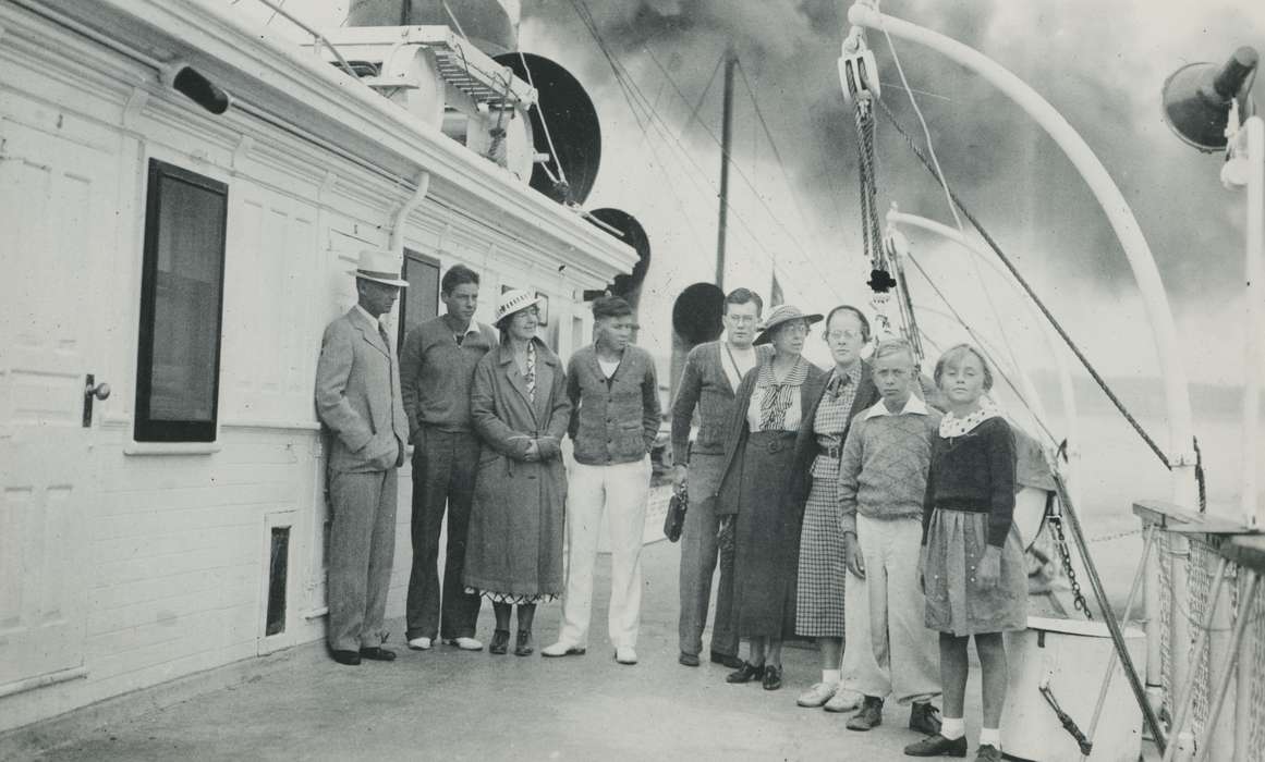 Lakes, Rivers, and Streams, Motorized Vehicles, Iowa History, McMurray, Doug, Children, Iowa, history of Iowa, Portraits - Group, Chicago, IL, boat, Travel