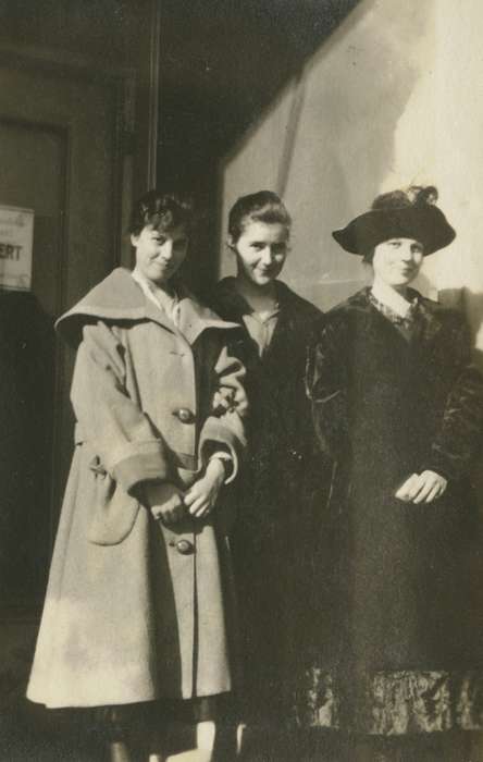 Traer, IA, Portraits - Group, Moore, Merlin, Iowa History, women, Iowa, history of Iowa