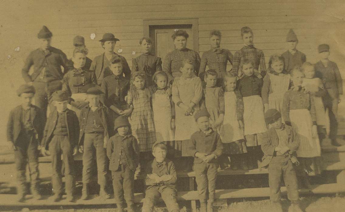 Portraits - Group, history of Iowa, Iowa History, teacher, Iowa, Children, Anamosa, IA, Schools and Education, elementary school, hat, Hatcher, Cecilia