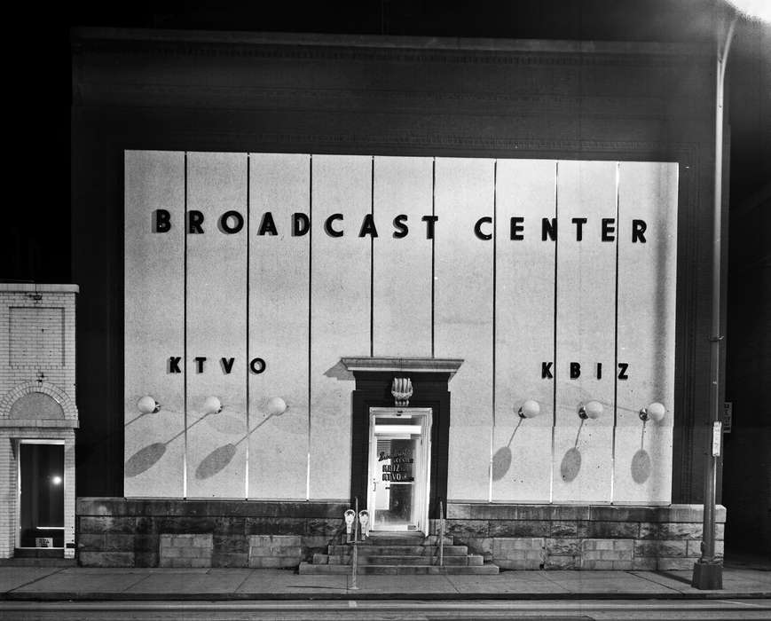 Ottumwa, IA, radio, history of Iowa, parking meter, Lemberger, LeAnn, station, Iowa, Cities and Towns, Businesses and Factories, Iowa History