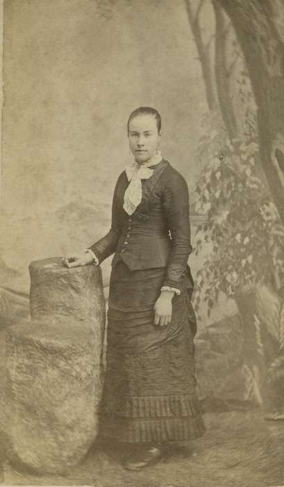 collared dresses, bustle, history of Iowa, Iowa History, woman, Olsson, Ann and Jons, jabot, lace collar, Iowa, Cedar Rapids, IA, painted backdrop, carte de visite, Portraits - Individual