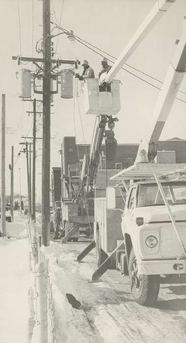 history of Iowa, Iowa History, truck, Motorized Vehicles, hard hat, Waverly, IA, electric, Iowa, electrical line, people, Waverly Public Library, Labor and Occupations