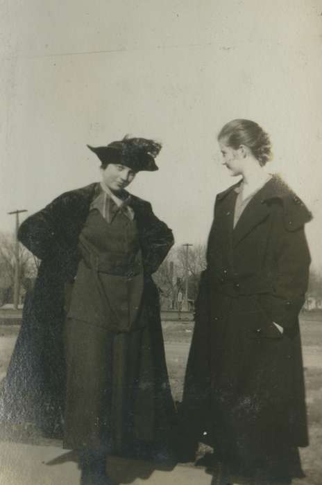 Portraits - Group, Iowa, Moore, Merlin, hat, Traer, IA, women, history of Iowa, Iowa History