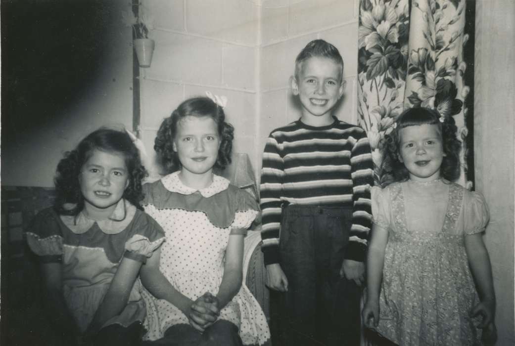 Iowa History, Avis, Linda, Children, Iowa, history of Iowa, hairstyle, Portraits - Group, Homes, Black Hawk County, IA, siblings