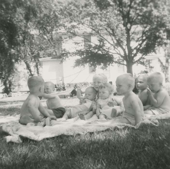 baby, Iowa History, Children, Schultes, Tom, Iowa, history of Iowa, Portraits - Group, Families, IA
