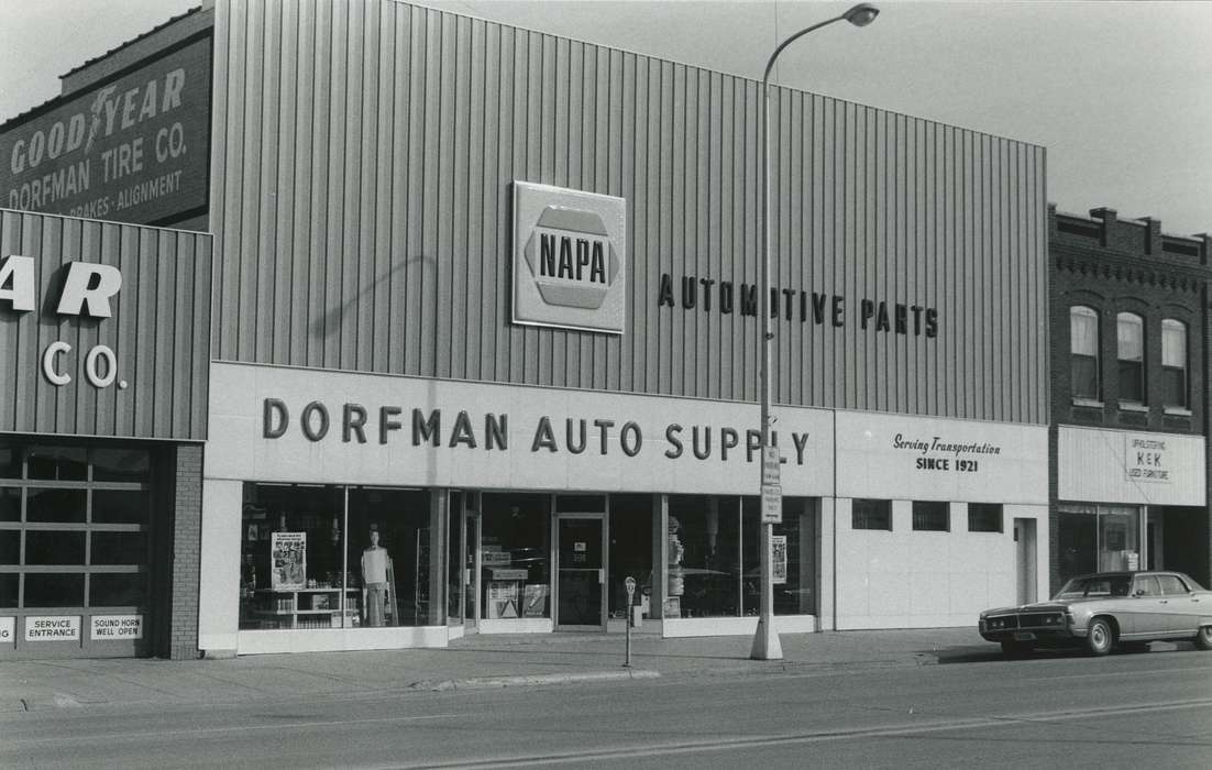 history of Iowa, Businesses and Factories, Waverly, IA, Waverly Public Library, Main Streets & Town Squares, Iowa, car, Motorized Vehicles, auto shop, Iowa History, Cities and Towns, street light