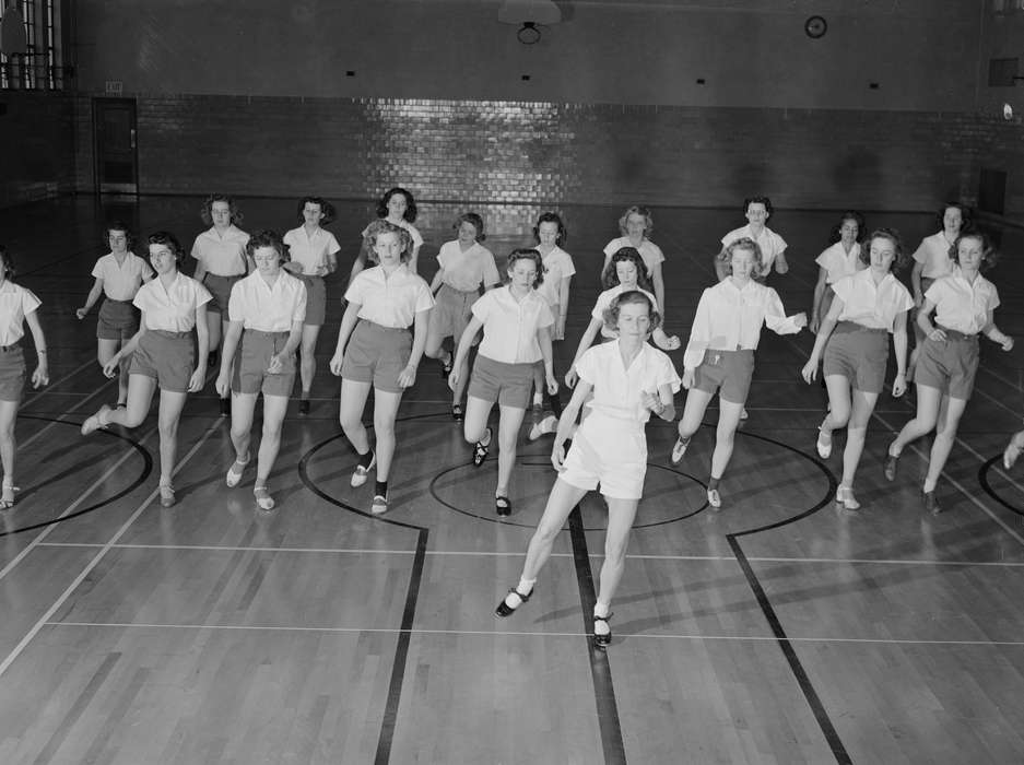 class, history of Iowa, Iowa History, Library of Congress, young women, dancing, Iowa, students, Schools and Education, gymnasium