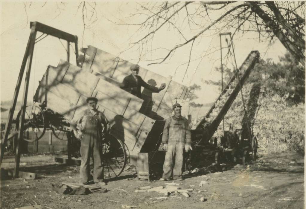 history of Iowa, North Washington, IA, derrick, Farms, Glaser, Joseph, Iowa, Portraits - Group, Iowa History, Farming Equipment