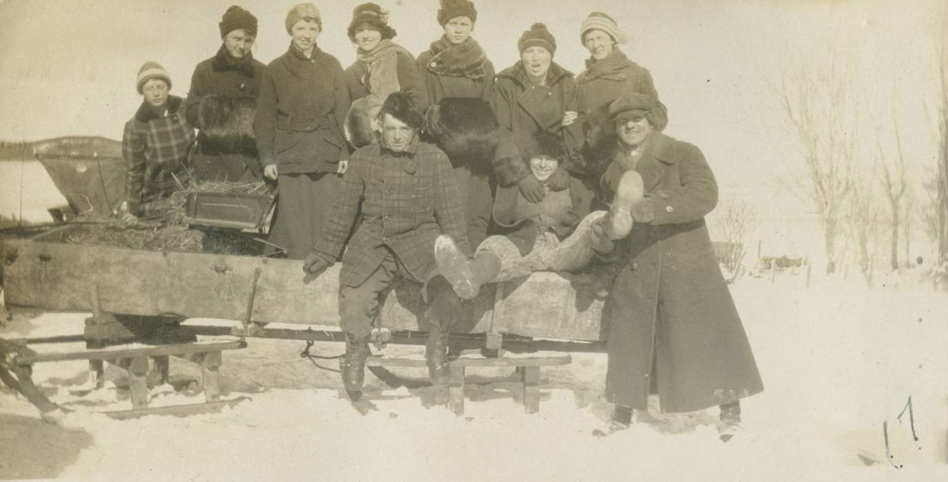 Traer, IA, Iowa History, Moore, Merlin, Leisure, hay ride, Children, Iowa, history of Iowa, Winter, sled, Families