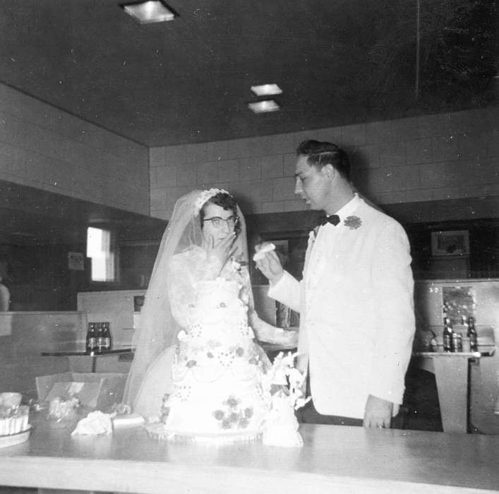 groom, cake, bride, Iowa History, Iowa, history of Iowa, Johnson, JB, Weddings, Britt, IA, Food and Meals