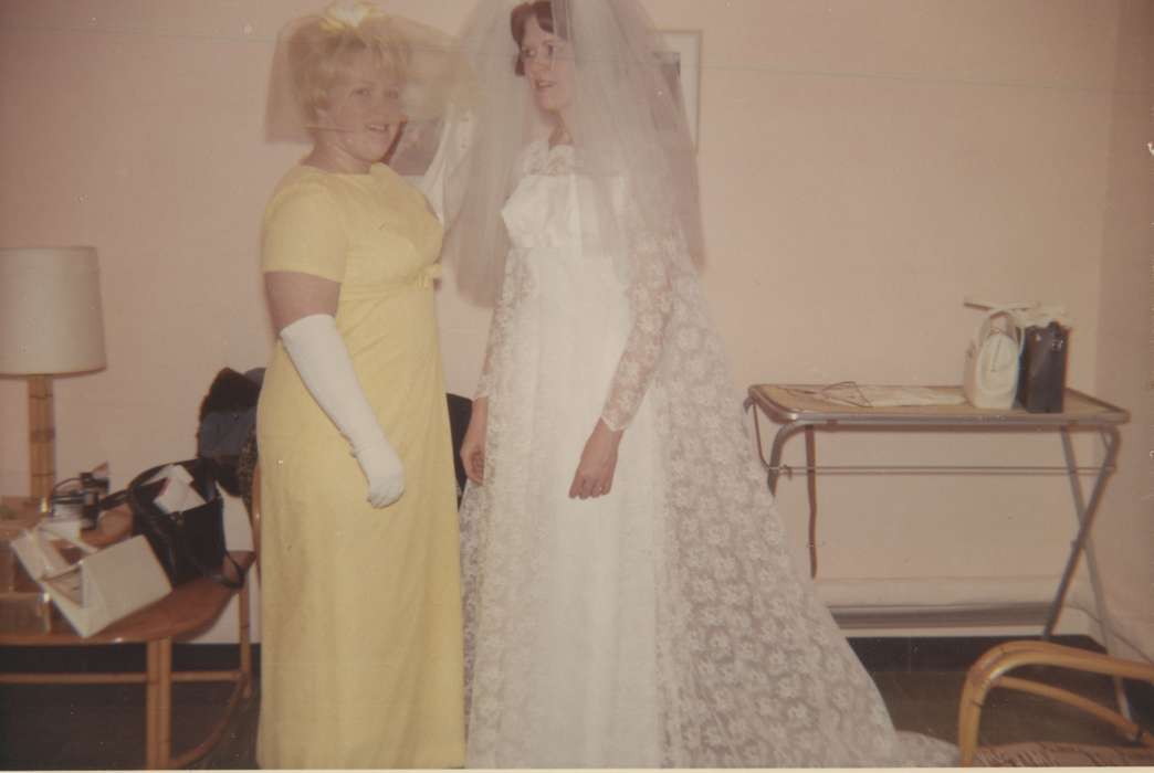 Weddings, wedding dress, Waterloo, IA, Iowa History, Iowa, veil, bride, Avis, Linda, history of Iowa