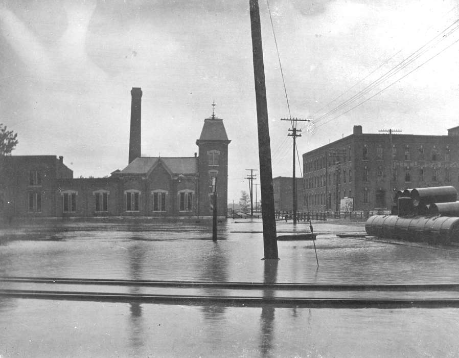 Iowa, Main Streets & Town Squares, telephone pole, Lemberger, LeAnn, train track, Ottumwa, IA, history of Iowa, Floods, Iowa History