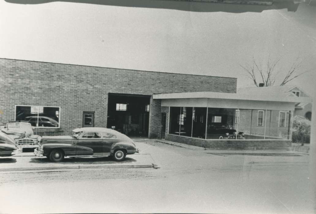 Cities and Towns, Motorized Vehicles, Iowa History, Waverly Public Library, Iowa, history of Iowa, Businesses and Factories, car, Waverly, IA, Main Streets & Town Squares