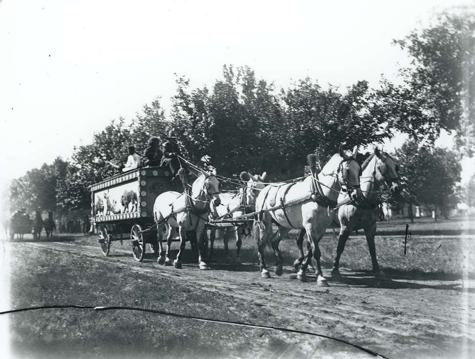 history of Iowa, Iowa History, Entertainment, Animals, Waverly, IA, horse drawn wagon, Iowa, correct date needed, Waverly Public Library